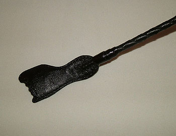 Чёрный стек с плетеной ручкой и наконечником-ступнёй - 70 см. - фото 130485