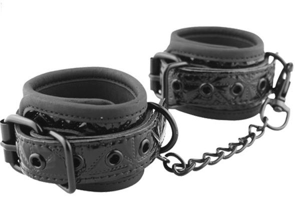 Чёрные кожаные наручники с геометрическим узором - фото 308728