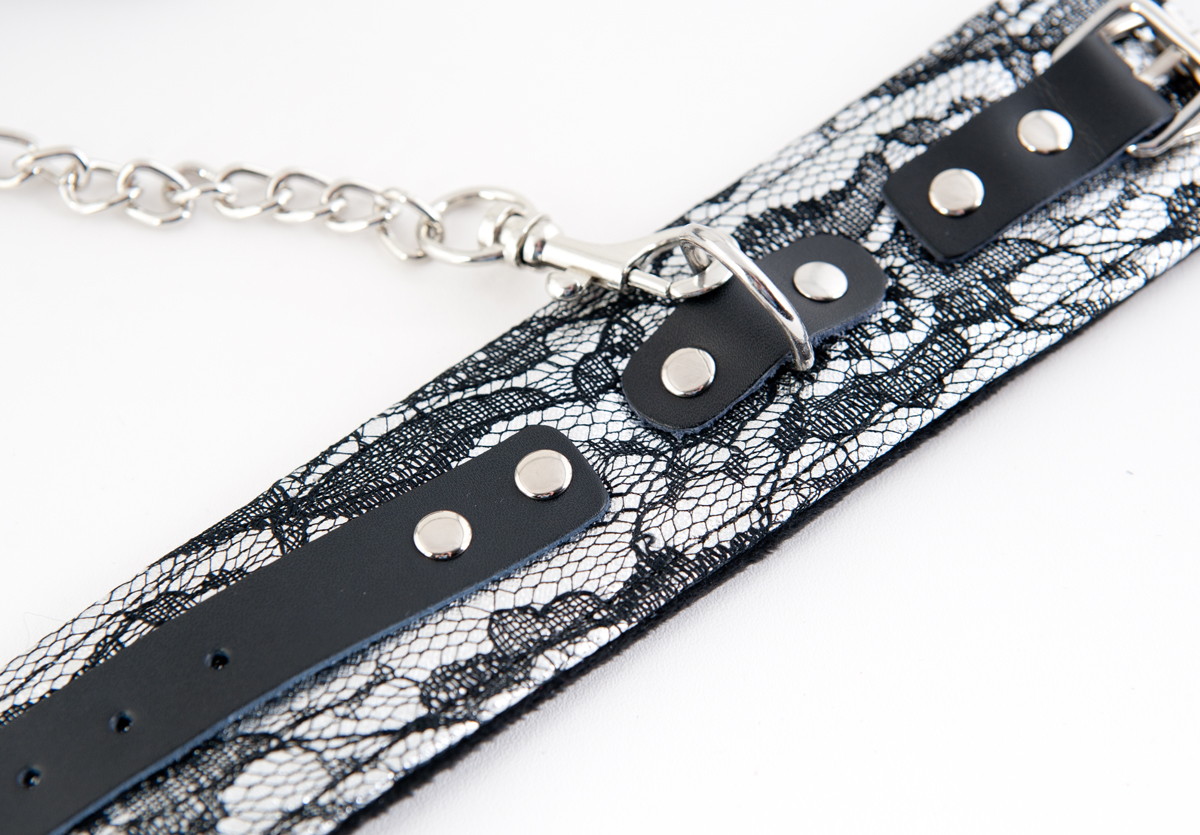 Кружевной набор серебристого цвета: ошейник и наручники - фото 137564 Кружевной набор серебристого цвета: ошейник и наручники - фото 137564