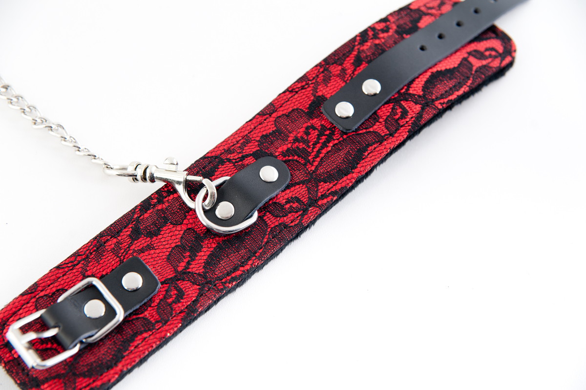 Красные кружевные поножи - фото 137582 Красные кружевные поножи - фото 137582