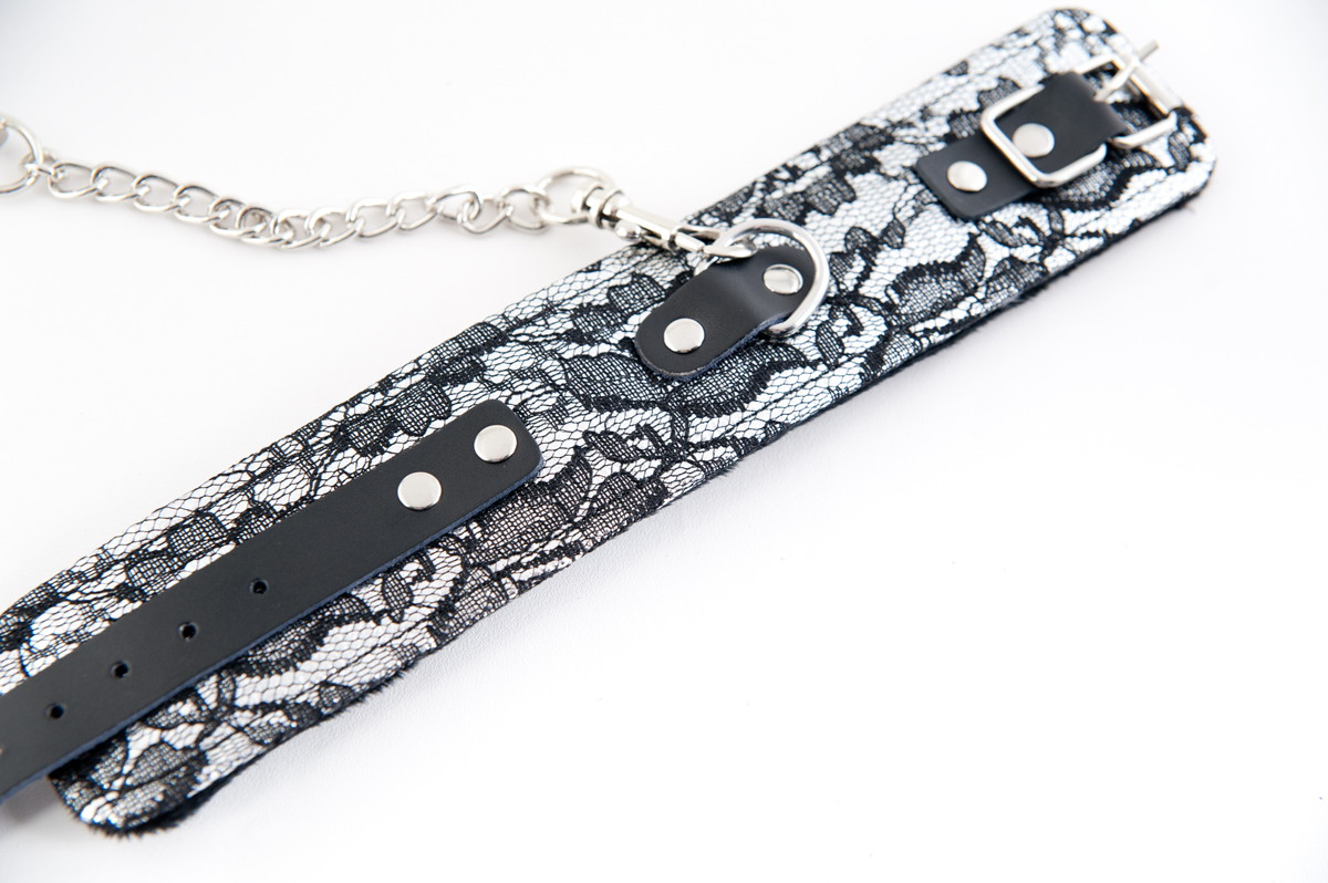 Серебристые кружевные поножи - фото 137588