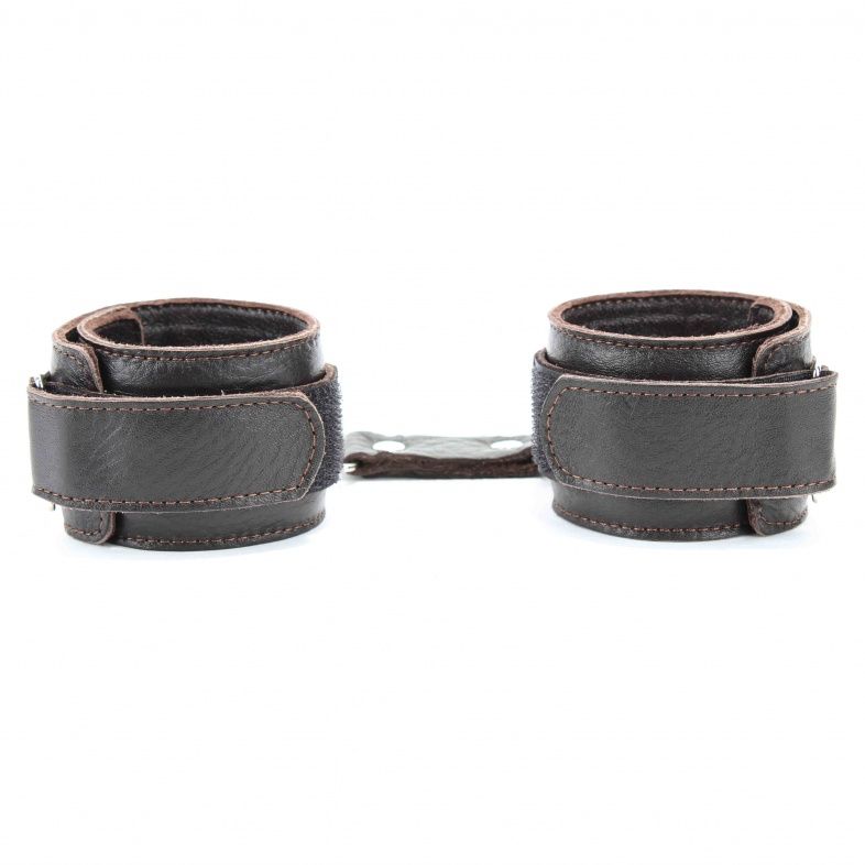 Коричневые кожаные оковы с клепками - фото 139400 Коричневые кожаные оковы с клепками - фото 139400