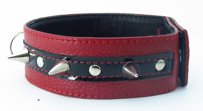 Узкий красно-черный ошейник с шипами - фото 139416 Узкий красно-черный ошейник с шипами - фото 139416
