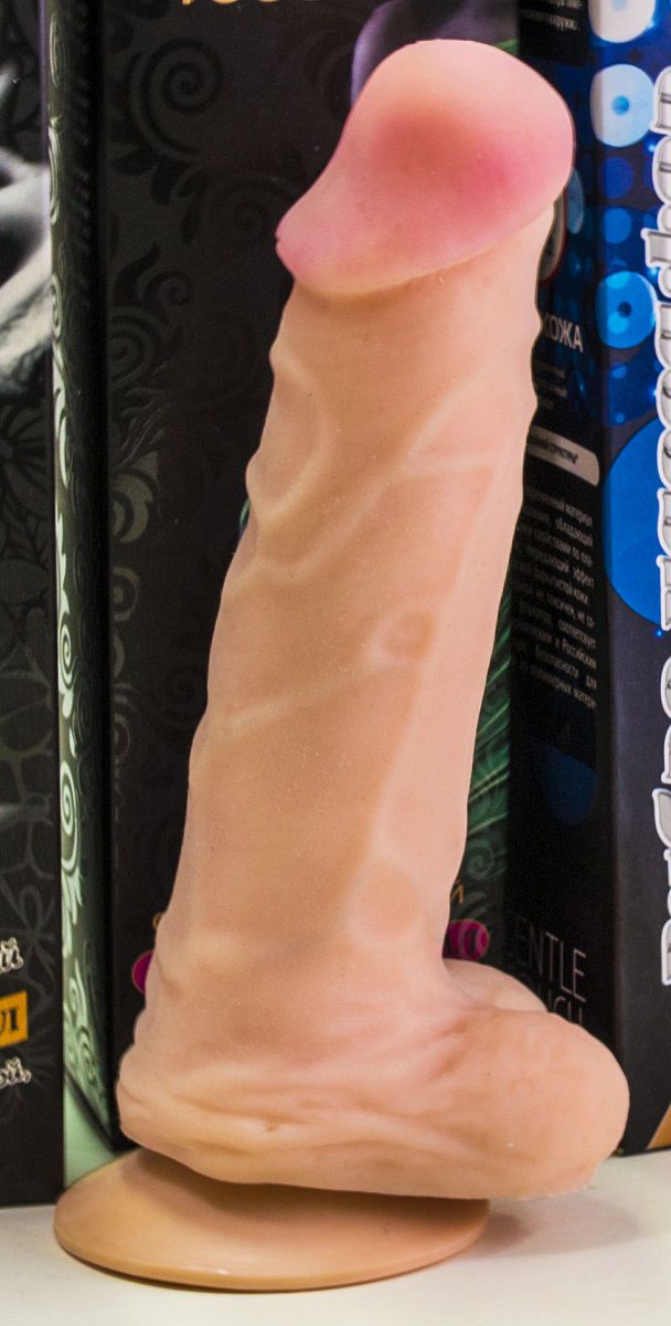 Реалистичный фаллоимитатор с мошонкой на присоске - 17,5 см. - фото 141478