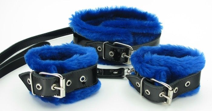 Черно-синие меховые наручники и ошейник с поводком - фото 315017