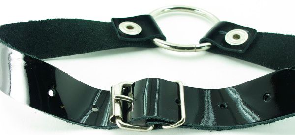 Кляп с кольцом и лаковым ремешком - фото 148042 Кляп с кольцом и лаковым ремешком - фото 148042