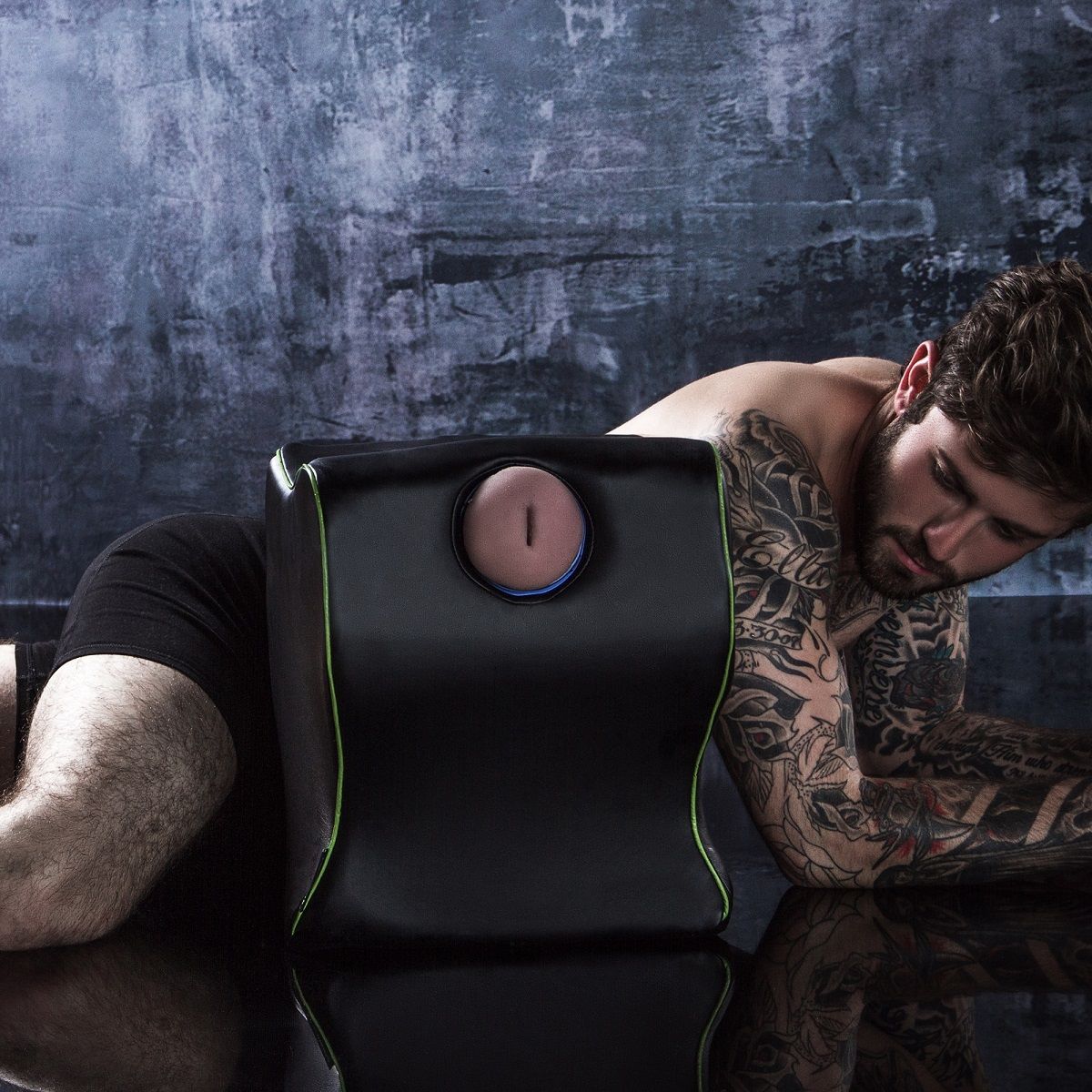 Чёрная подушка для фиксации мастурбаторов от Fleslight - Liberator Retail Fleshlight Top Dog - фото 180115 Чёрная подушка для фиксации мастурбаторов от Fleslight - Liberator Retail Fleshlight Top Dog - фото 180115