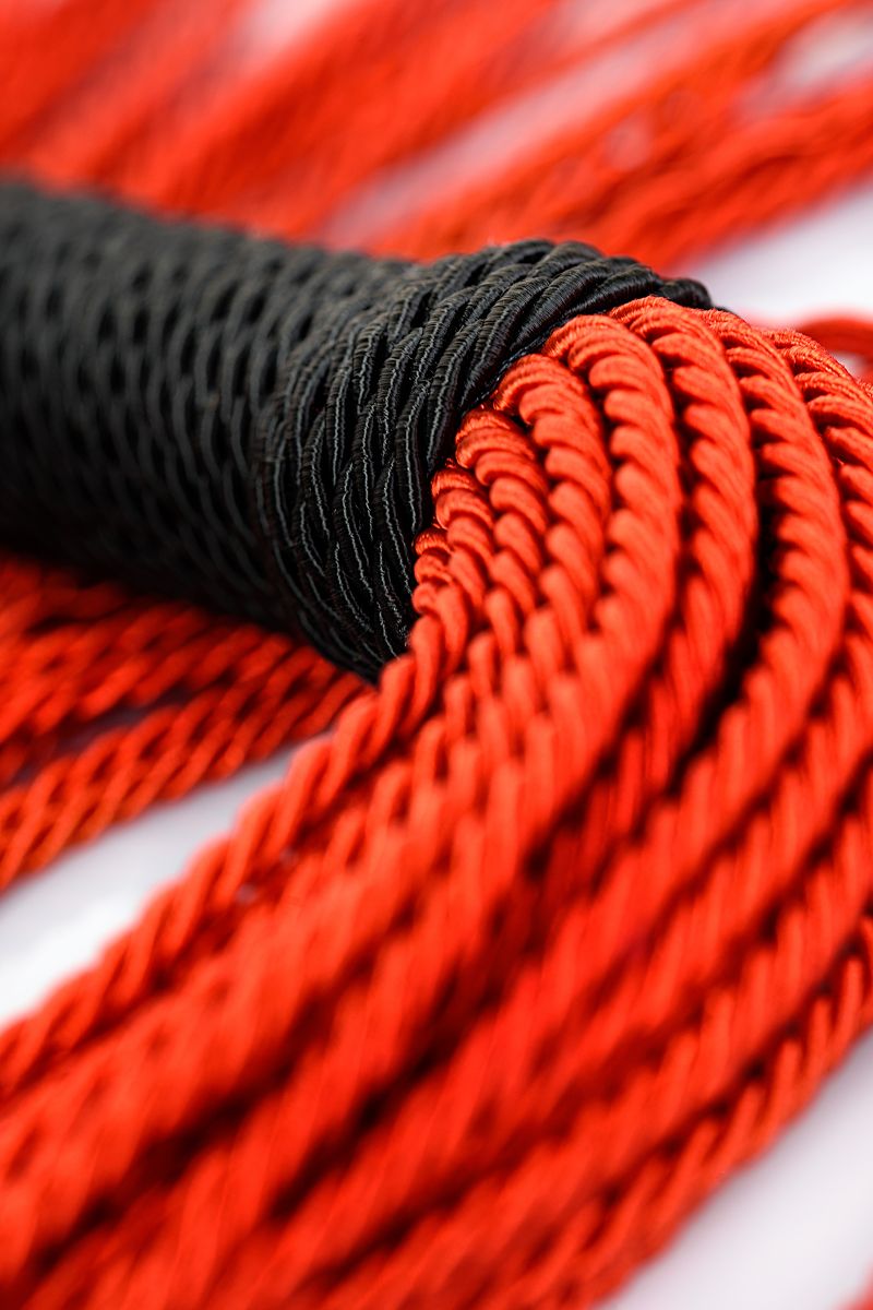 Красно-черный флоггер из веревки TOYFA Theatre - 48,5 см. - фото 185974 Красно-черный флоггер из веревки TOYFA Theatre - 48,5 см. - фото 185974