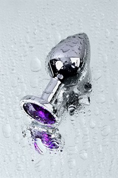 Серебристая коническая анальная пробка с фиолетовым кристаллом - 8 см.