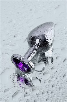 Серебристая коническая анальная пробка с фиолетовым кристаллом - 7 см.