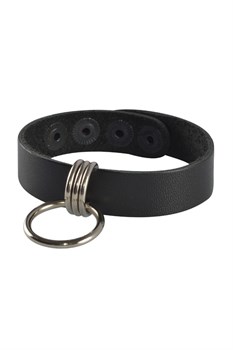 Черный кожаный браслет с подвесным колечком