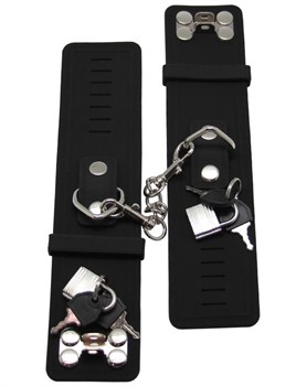 Черные силиконовые наручники с фиксацией на карабинах