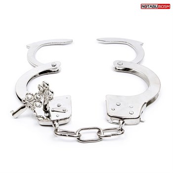 Серебристые металлические наручники на сцепке с ключиками