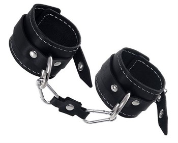 {{photo.Alt || photo.Description || 'Черные двухслойные наручники с белой строчкой'}}