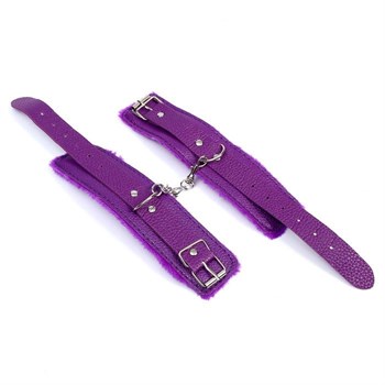 Фиолетовые наручники с меховой подкладкой