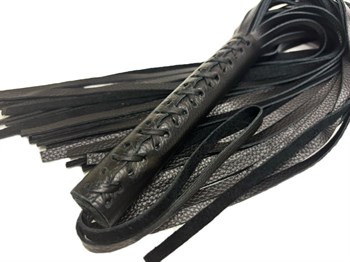 Черная многохвостовая плеть из мягкой кожи - 57 см.