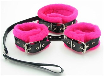 Черно-розовые меховые наручники и ошейник с поводком