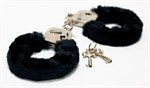Меховые черные наручники с ключами - фото 139259