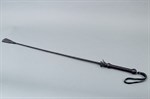 Чёрный стек с плетеной ручкой и наконечником-ступнёй - 70 см. - фото 130486