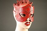 Красная маска-очки с фурнитурой в виде заклепок - фото 239106