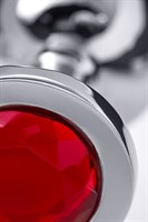 Большая серебристая анальная втулка с красным кристаллом - 8,5 см. - фото 279373 Большая серебристая анальная втулка с красным кристаллом - 8,5 см. - фото 279373