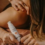 Массажный гель-смазка Allover Delicious Massage Gel с ароматом персика и абрикоса - 50 мл. 103083