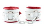 Бело-красные кожаные наручники с кольцом - фото 1363479