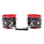Чёрно-красные лаковые перфорированные наручники - фото 1336896