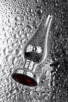 Серебристая удлиненная коническая анальная пробка с красным кристаллом - 10 см.  - фото 65401