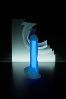 Прозрачно-синий фаллоимитатор, светящийся в темноте, Bruce Glow - 22 см. - фото 1405169