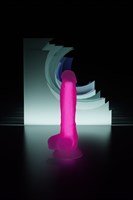 Прозрачно-розовый фаллоимитатор, светящийся в темноте, Clark Glow - 22 см. - фото 1405180