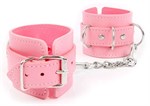 Розовые наручники на регулируемых ремешках с цепочкой - фото 168690