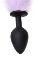 Черная анальная втулка с фиолетово-белым хвостиком - размер M - фото 1348126