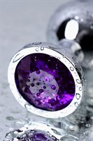Серебристая коническая анальная пробка с фиолетовым кристаллом - 8 см. - фото 1406790