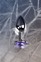Серебристая конусовидная анальная пробка с фиолетовым кристаллом - 7 см.  - фото 1406799
