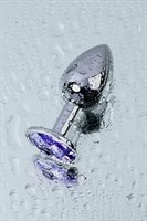 Серебристая конусовидная анальная пробка с фиолетовым кристаллом - 7 см.  - фото 1406800