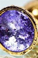 Золотистая коническая анальная пробка с фиолетовым кристаллом - 7 см. - фото 98592