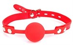 Красный силиконовый кляп-шарик на регулируемом ремешке - фото 267201