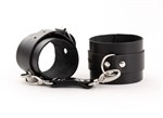 Черные кожаные наручники со сцепкой - фото 1308199