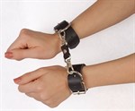 Чёрные наручники  Новичок  на карабинах - фото 1311517