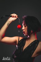 Красный кляп-шарик Love Spell на черных ремешках - фото 1310705