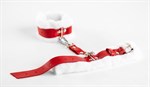 Бело-красные кожаные наручники с нежным мехом - фото 1338347