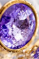Золотистая анальная втулка с фиолетовым стразом - 7 см. - фото 1367998