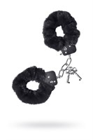 Черные меховые наручники с металлическим крепежом - фото 1433628