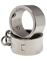 Серебристые гладкие металлические наручники с ключиком - фото 1325751