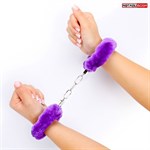 Металлические наручники с мягкой фиолетовой опушкой - фото 325407