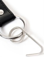 Кляп-крючок на чёрном кожаном ремешке - фото 280042