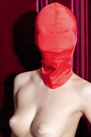 Красная эластичная маска на голову - фото 137947