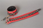 Красные кожаные наручники на мягкой подкладке  - фото 1359498