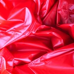 Красное виниловое покрывало - 230 х 180 см. - фото 1349044